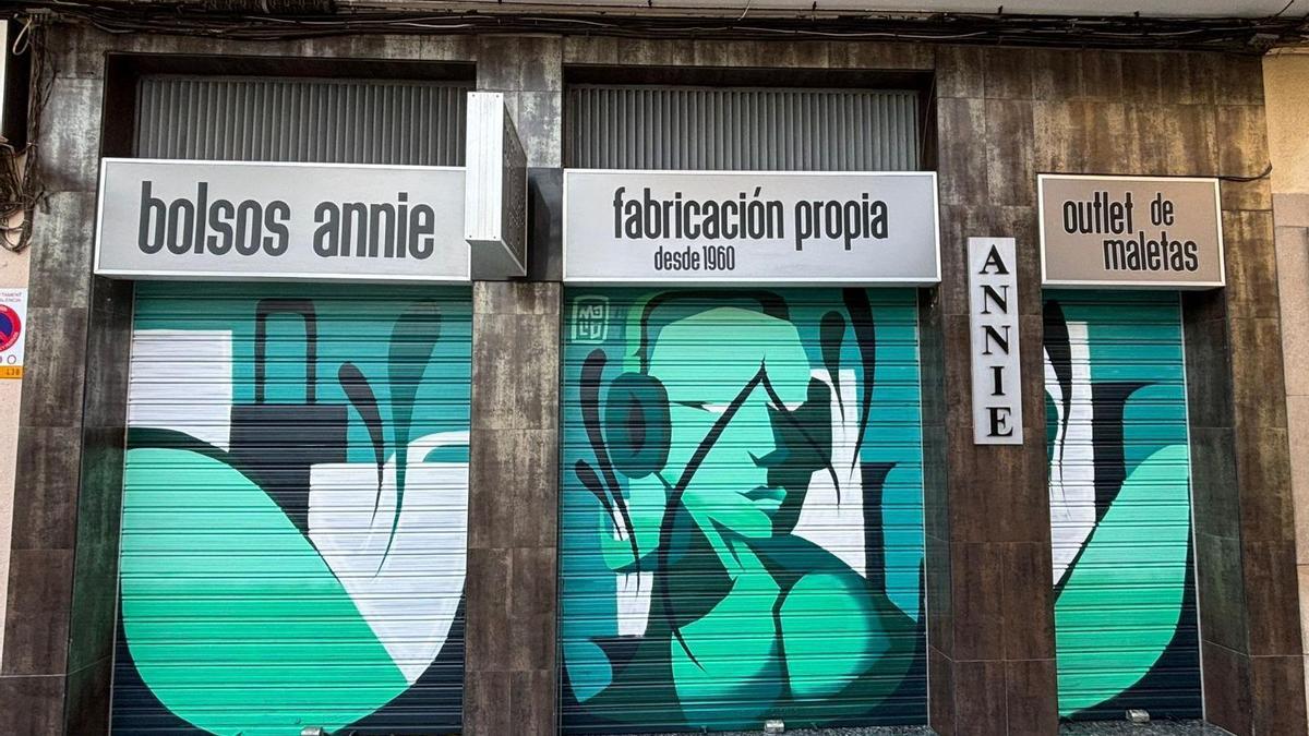 Persianas de comercio decoradas en Russafa