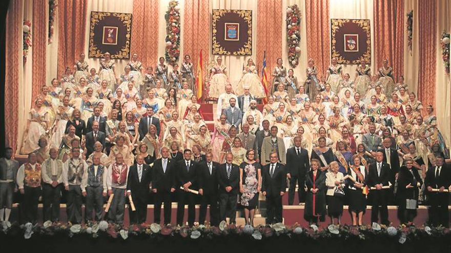 Burriana homenajea los 75 años de la Junta Local Fallera con 83 reinas y 14 dirigentes