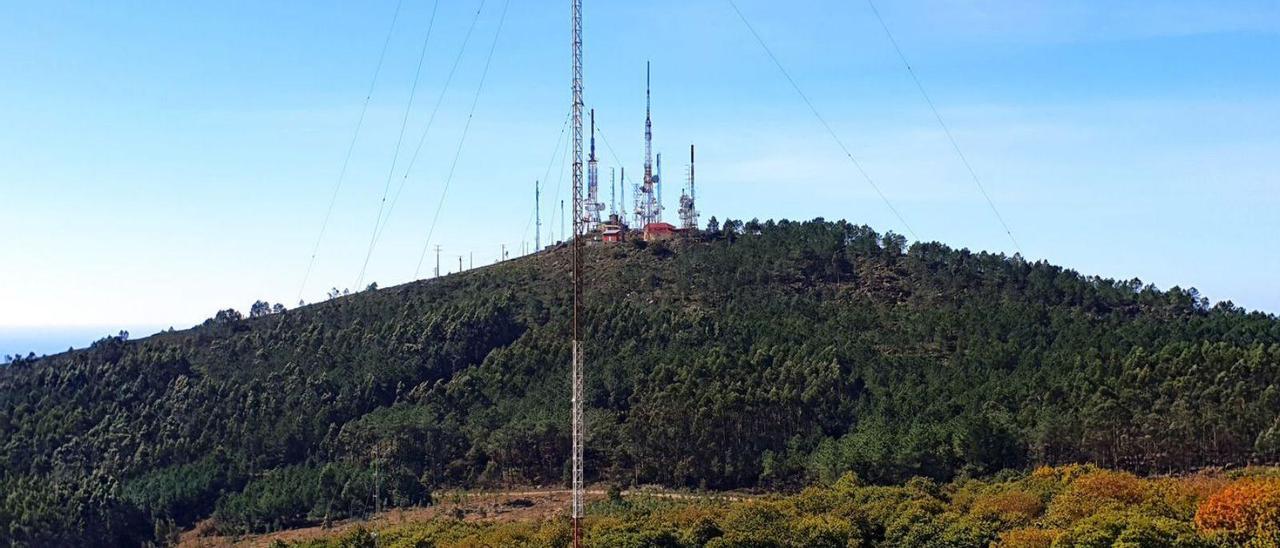 El centro emisor de telecomunicaciones, en la cima del Monte Faro. | MARTA G. BREA