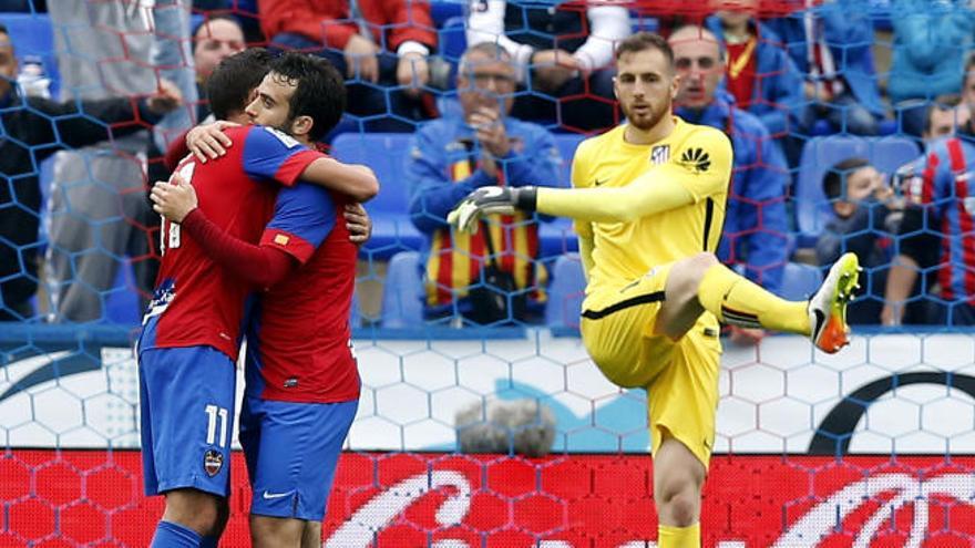 El italiano celebra el 2-1 al Atlético con Morales.