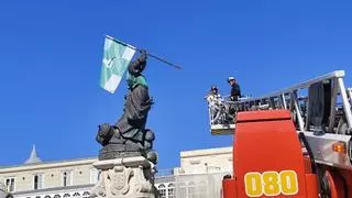 La estatua de María Pita ya es verdiblanca