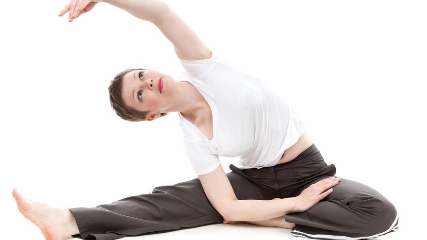 El ejercicio que puedes hacer sentado para perder barriga