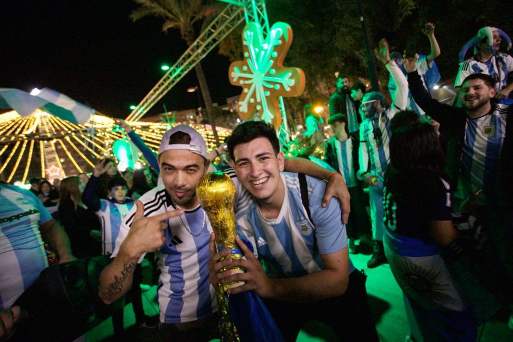 Aficionados argentinos en Murcia: partido, penaltis y celebración