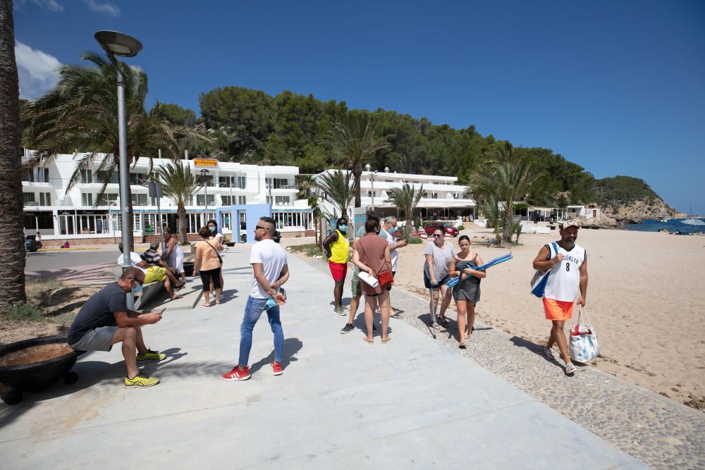 Los trabajadores de Sant Joan piden a Costas la prórroga de las concesiones