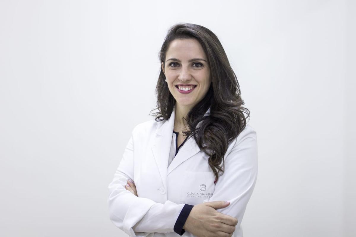 Doctora Carla Herrera, especialista en Medicina Estética.