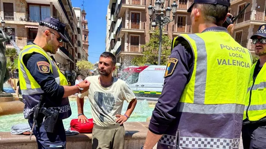 Un toxicómano intenta degollar a una turista de 29 años en el centro de València
