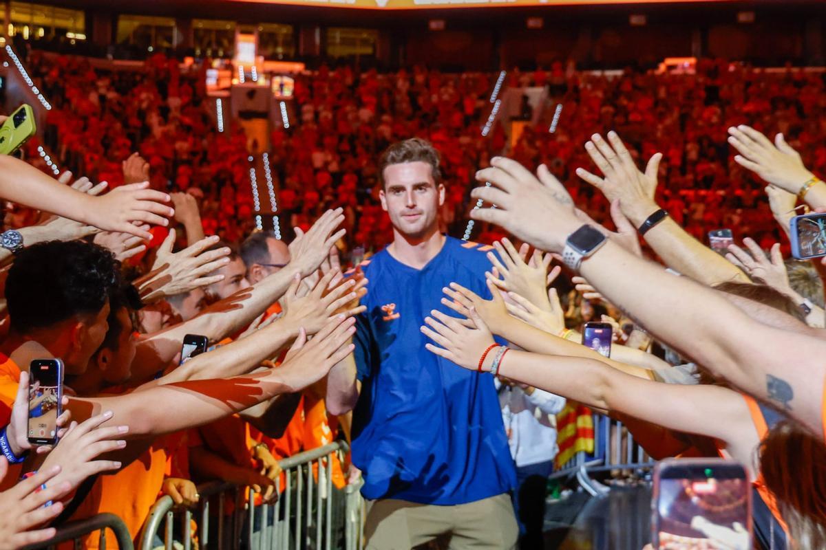 La celebración del Valencia Basket de la Liga Endesa en el Roig Arena, en imágenes