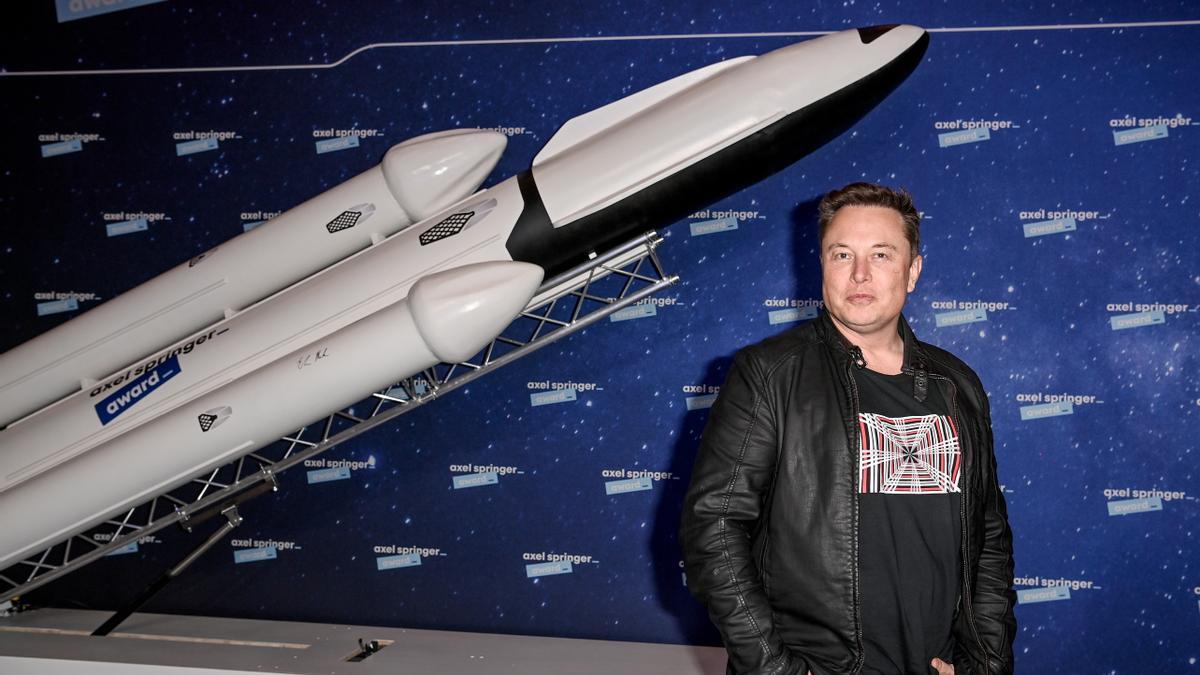 Musk, en Twitter: &quot;Voy a comprar el Manchester United&quot;.