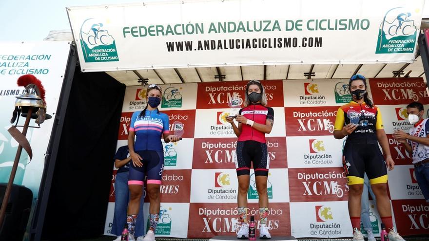 Podio de la categoría élite femenina con Belén Ortega, Cristina Molina y Luján Espínola.