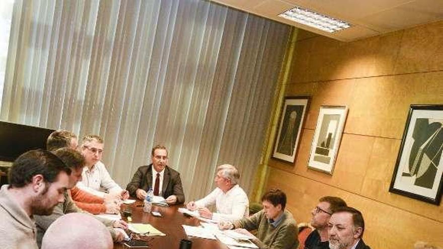 Reunión de la comisión rectora del parque de Redes, ayer, en Oviedo.