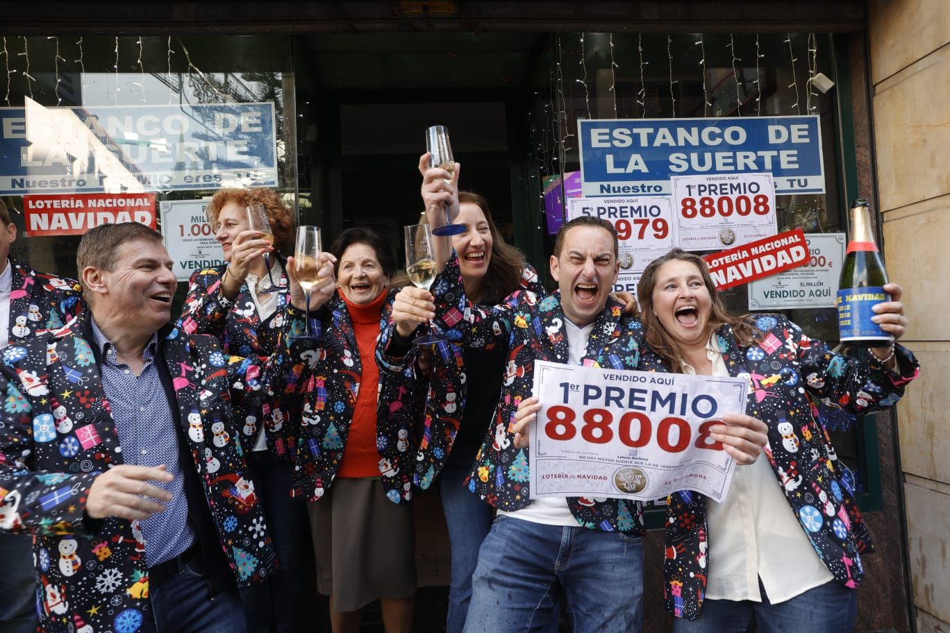 EN IMÁGENES: Asturias celebra una jornada de Lotería de Navidad con más de 4 millones en premios muy repartidos