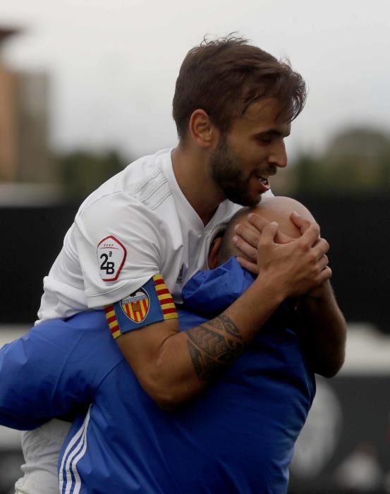 El filial valencianista salva la categoría en el último partido