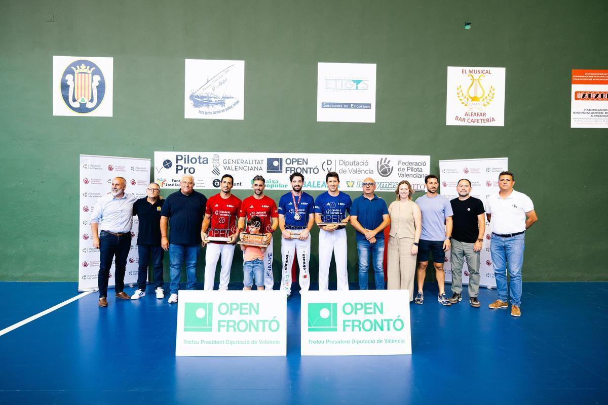 Lliurament de premis de la final masculina de l'Open de Frontó 2026.