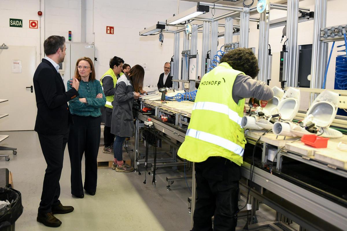 A directora da Axencia Galega de Innovación, Carmen Cotelo, visitou este venres as instalación de VimbioCorp.