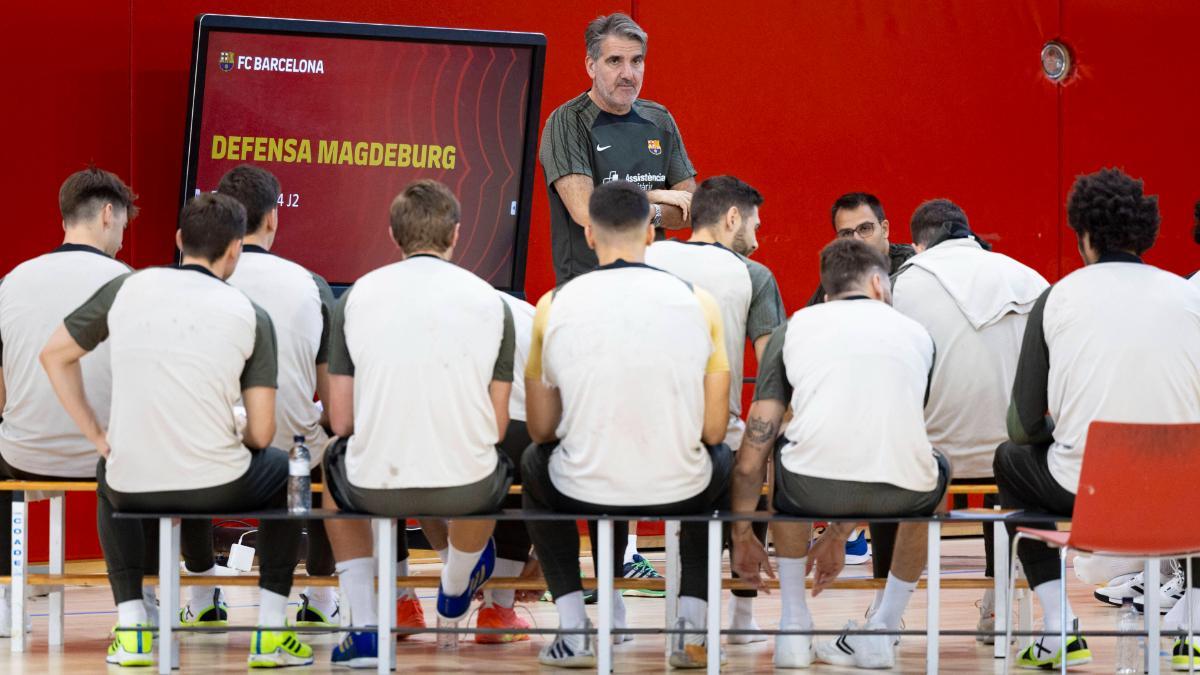 Carlos Ortega, antes de la charla previa al entrenamiento