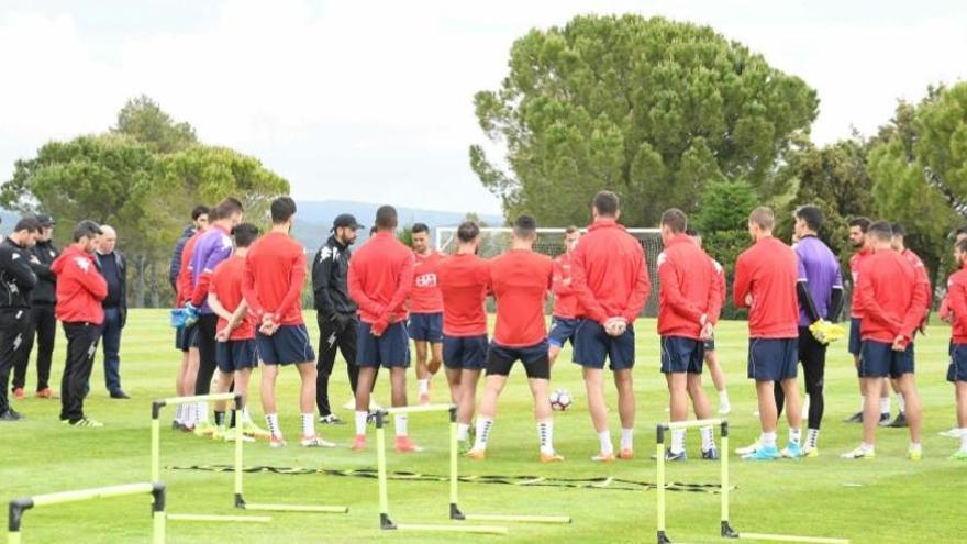 La plantilla del Girona, entrenant-se aquest matí a Torremirona