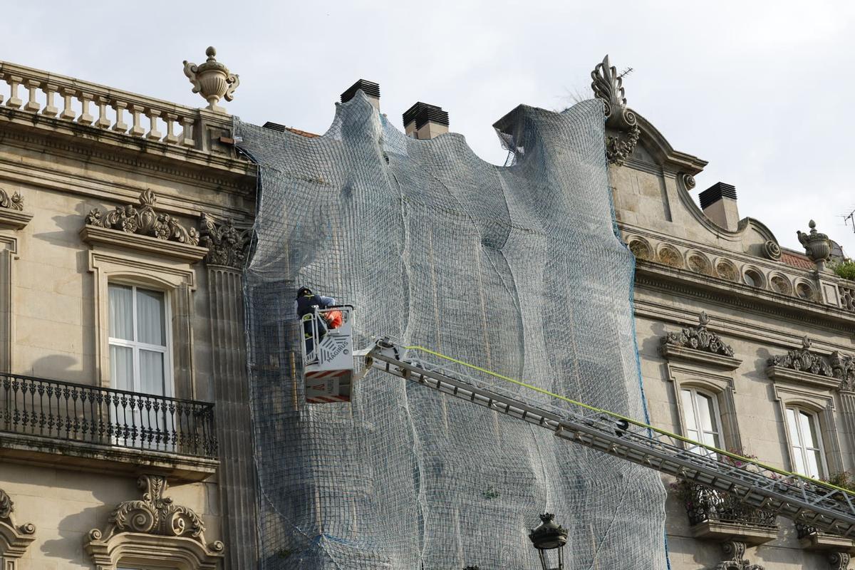 Un edificio en rehabilitación colapsa en Areal