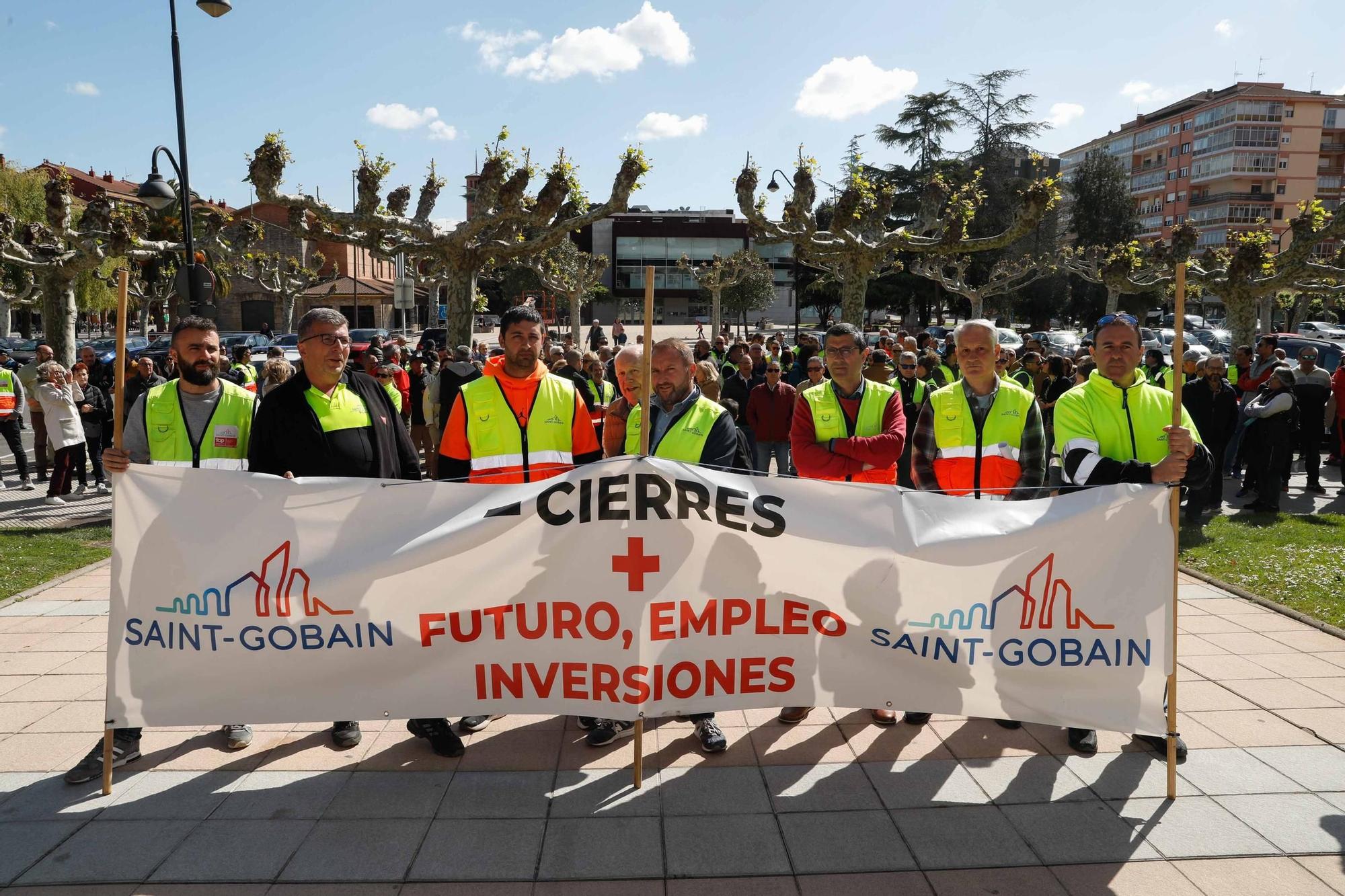 La concentración de los trabajadores de Sekurit, ayer, en Castrillón