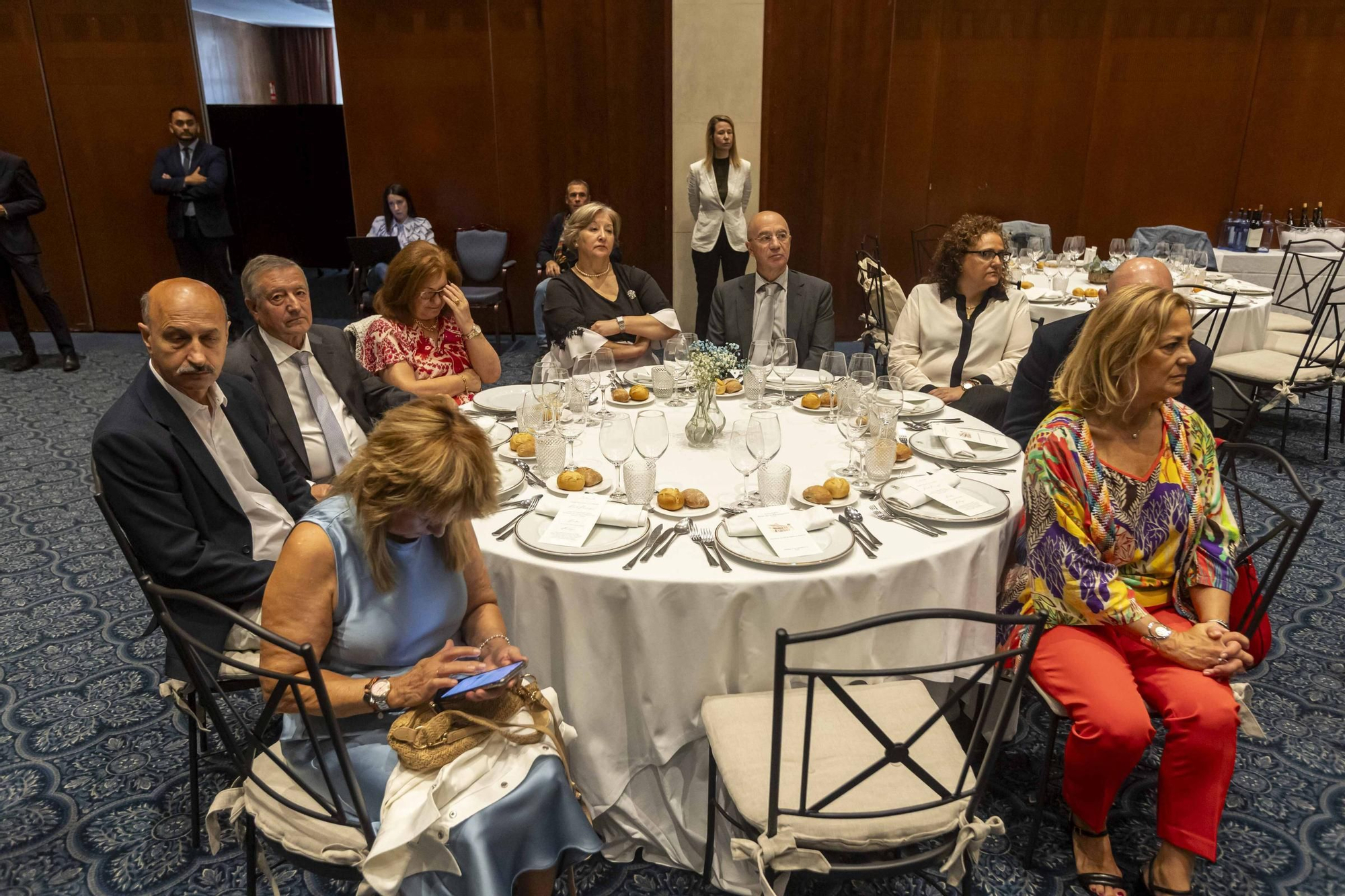 La Asociación Día de Galicia en Asturias entrega su medalla de oro a Adrián Barbón y Carmen Moriyón