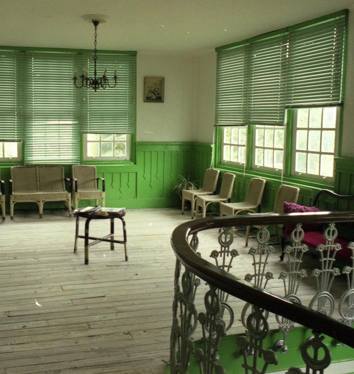 Fachada de los Baños de Outeiro o Casa de Baños, cuya trasera da a las orillas del Barbaña. | I. OSORIO