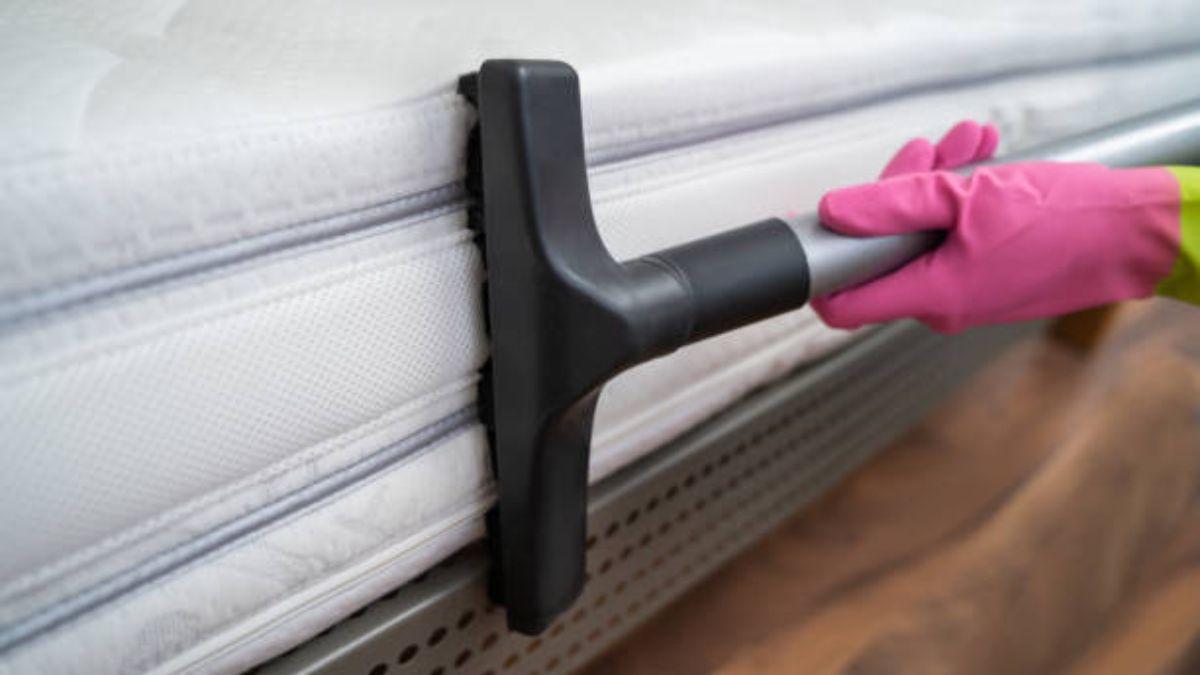 COMO ELIMINAR LAS MANCHAS AMARILLAS DEL COLCHON: Elimina las manchas  amarillas del colchón con este eficaz truco casero