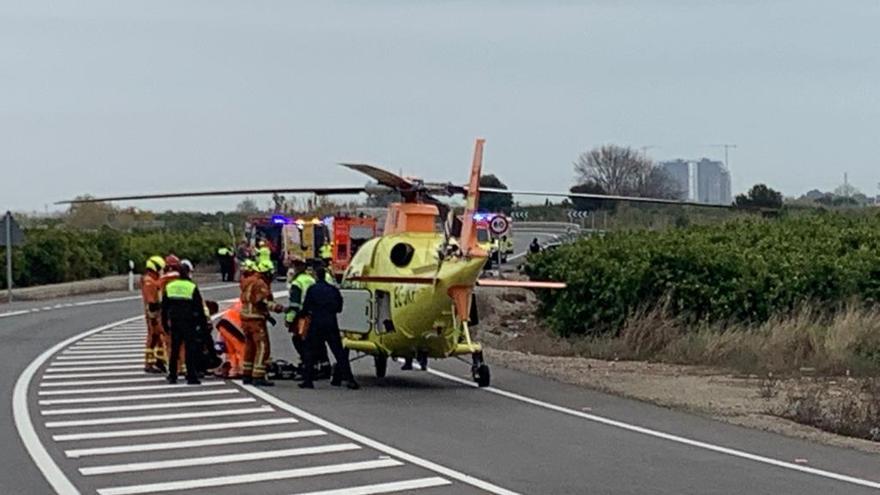 El helicóptero medicalizado ha tenido que evacuar a una joven al Hospital La Fe.