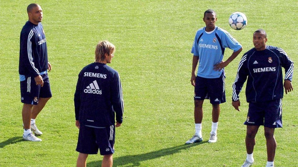 Beckham junto a Ronaldo, Robinho y Julio Baptista