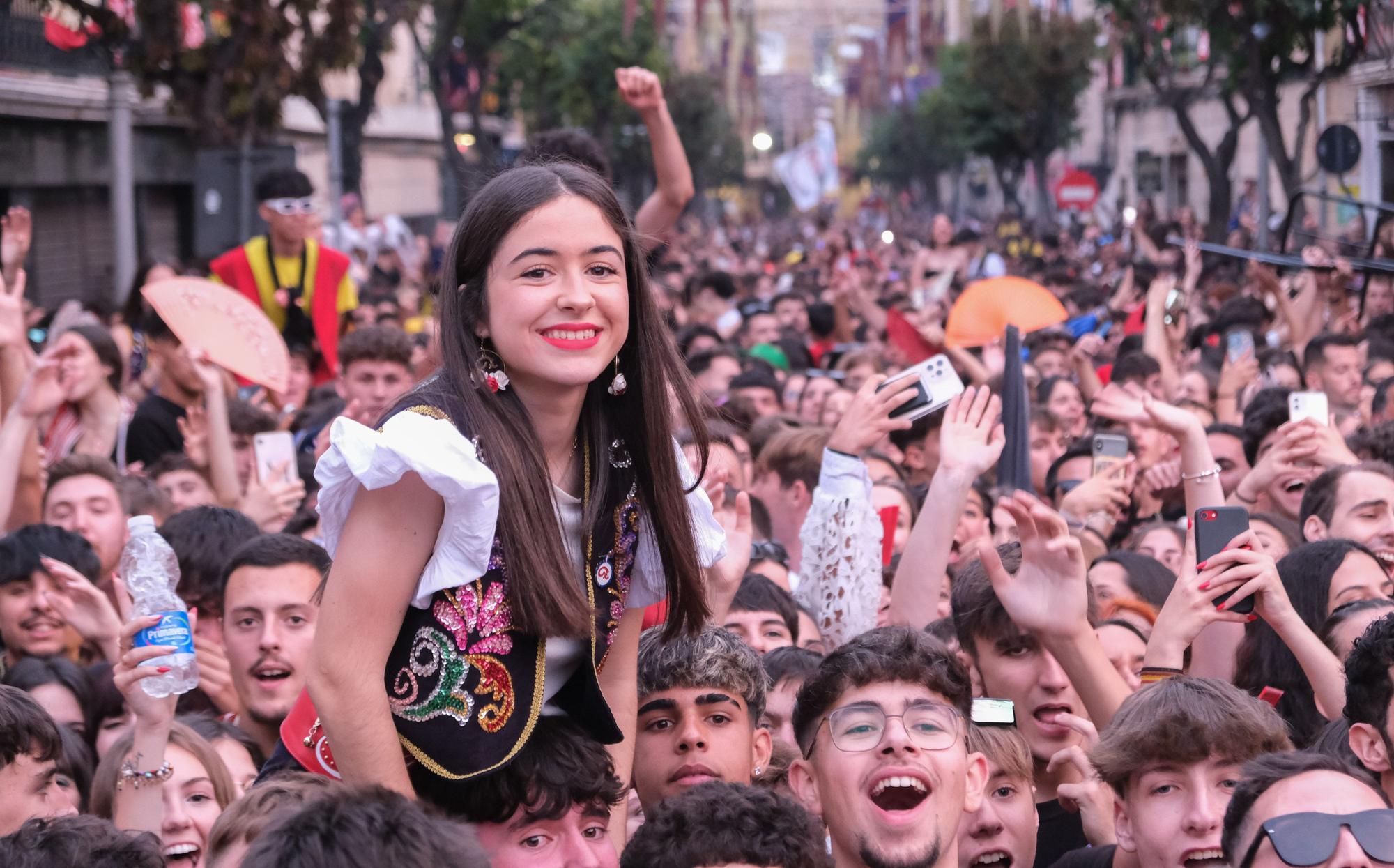 ¡Elda ya está en fiestas! Así ha sido la Entrada de bandas y el pasodoble "Idella"