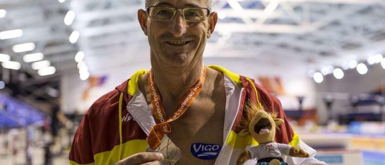 Sebastián Rodríguez, &#039;Chano&#039;, con la medalla de plata conquistada en el Mundial de Glasgow.