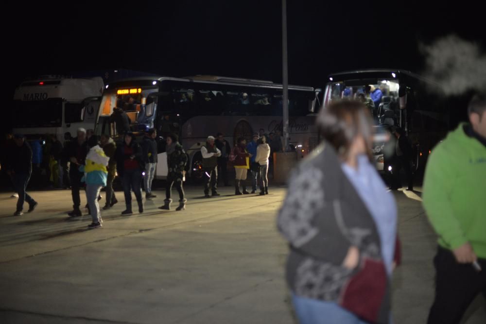 Los trabajadores de Alcoa de Asturias parten hacia Madrid a una manifestación contra el cierre de la fábrica