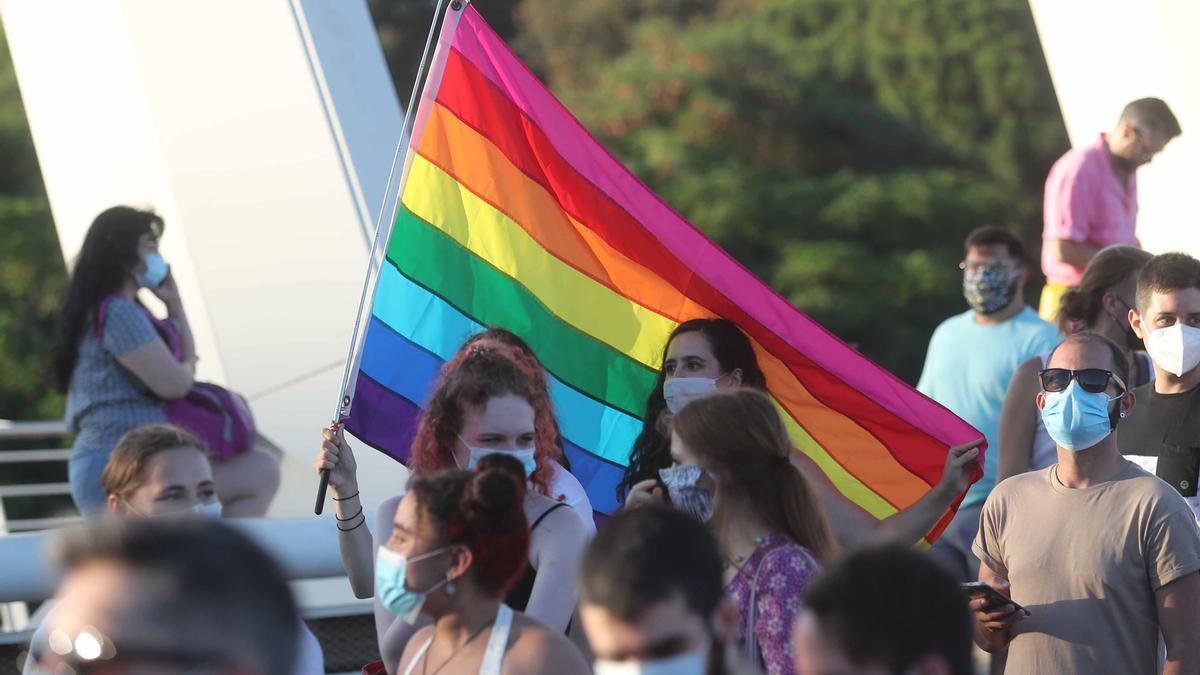 Manifestación del día del orgullo LGTBI en València.