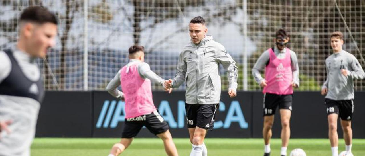 Santi Mina, Beltrán, Aspas, Ferreyra y Baeza,  durante el entrenamiento del martes en Mos