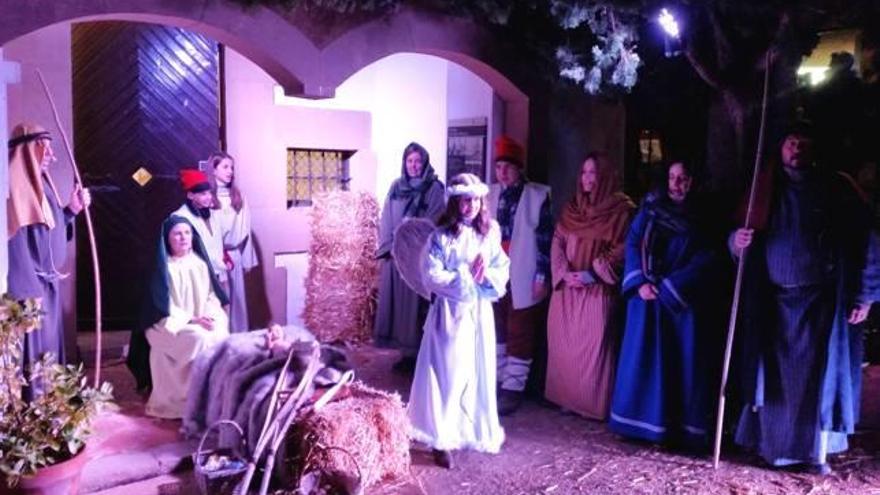 Unes 400 persones visiten el primer pessebre vivent teatralitzat de Begur