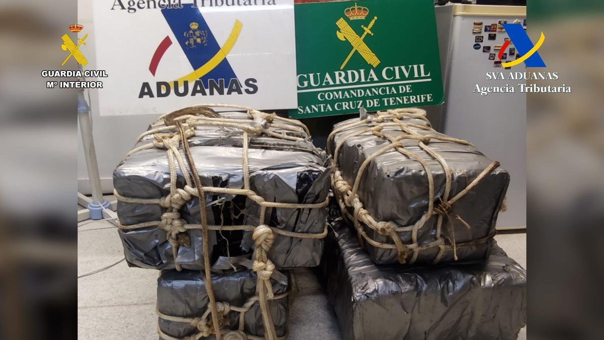 Hallan 120 kilogramos de cocaína en un buque fondeado en el puerto de Santa Cruz de Tenerife.