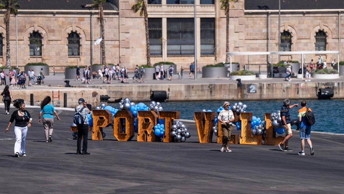 Barcelona abre el Moll Barcelona a la ciudadanía para pasear junto al mar.