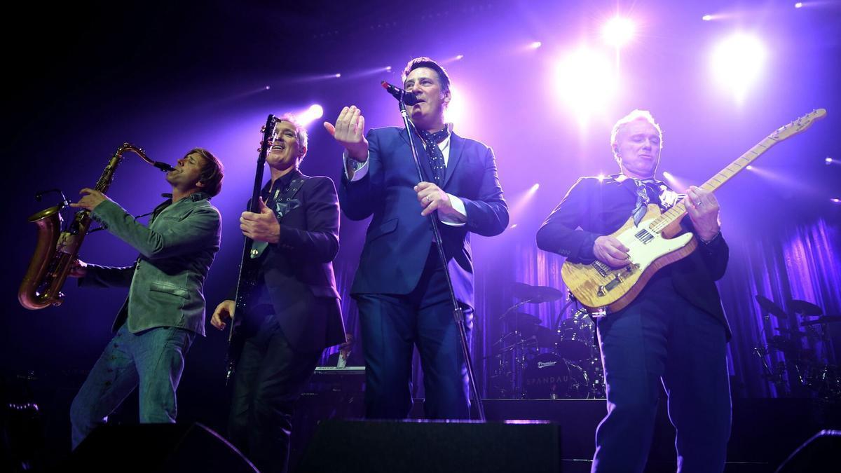 El cantante Tony Hadley, segundo por la derecha, junto al resto de la agrupación Spandau Ballet.