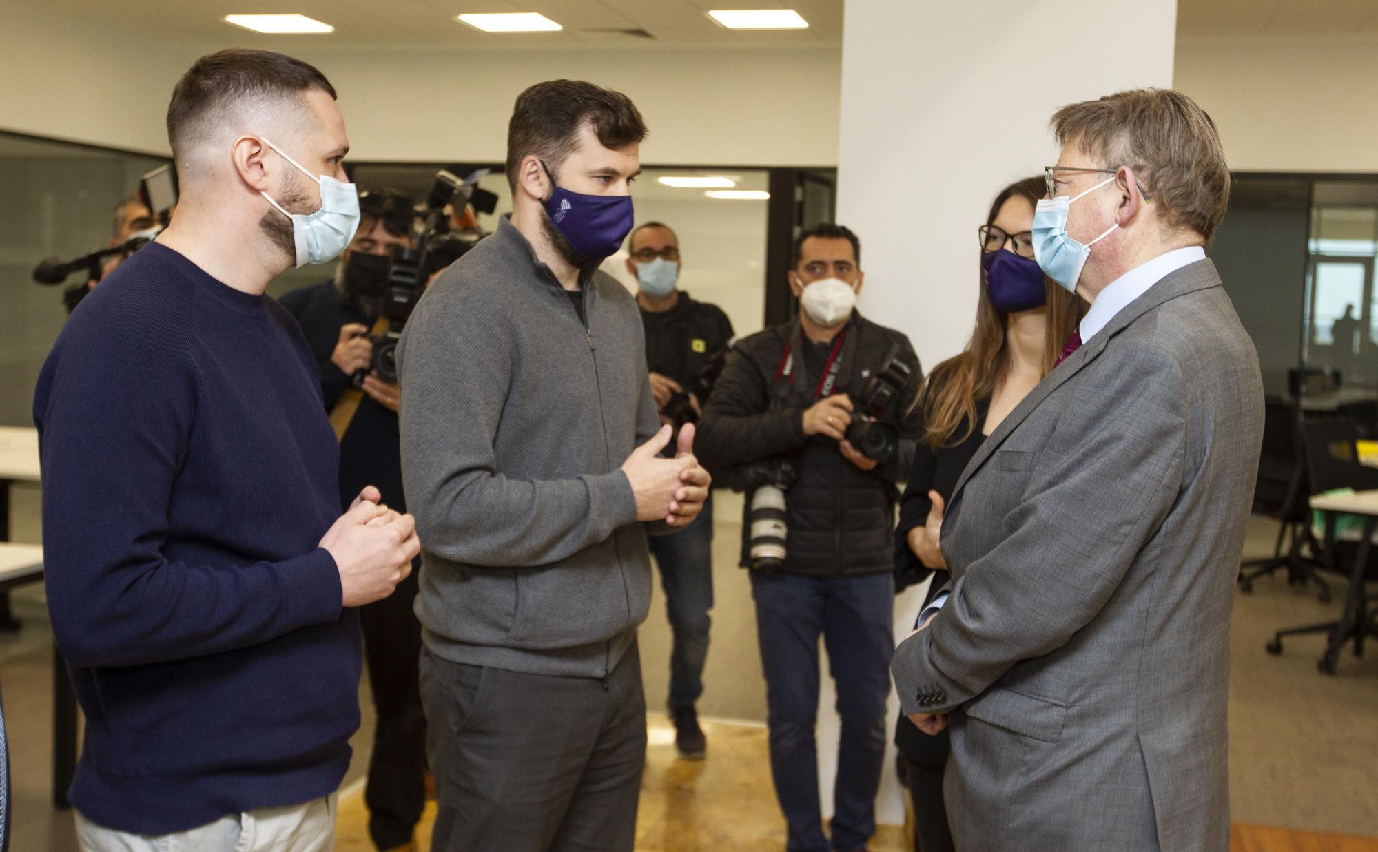 Visita del presidente del Gobierno, Pedro Sánchez, al centro de refugiados de Ciudad de la Luz