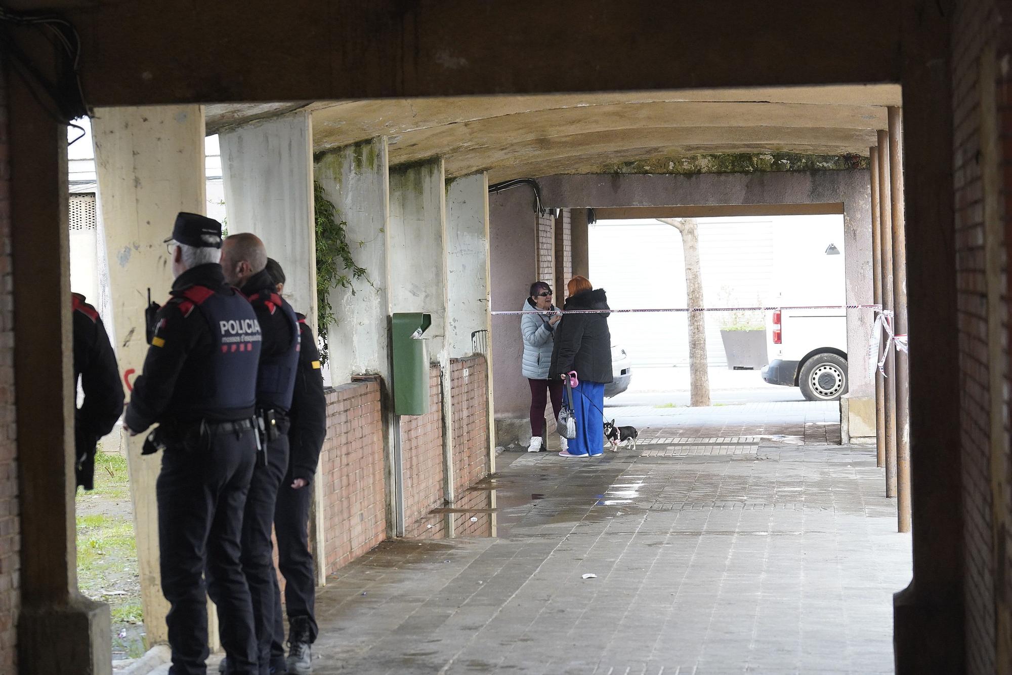 L'incendi en un bloc de pisos de Salt, en imatges