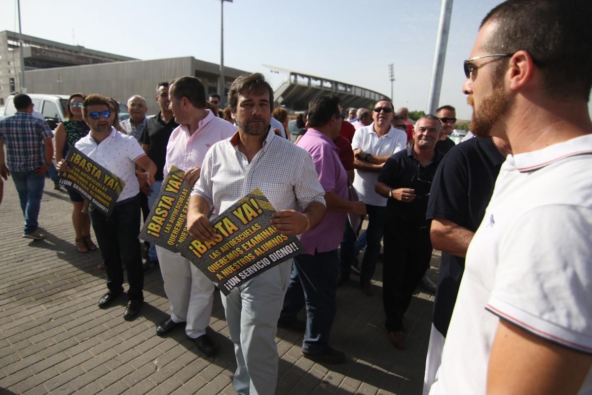 Fotogalería / Manifestación en Córdoba de autoescuelas