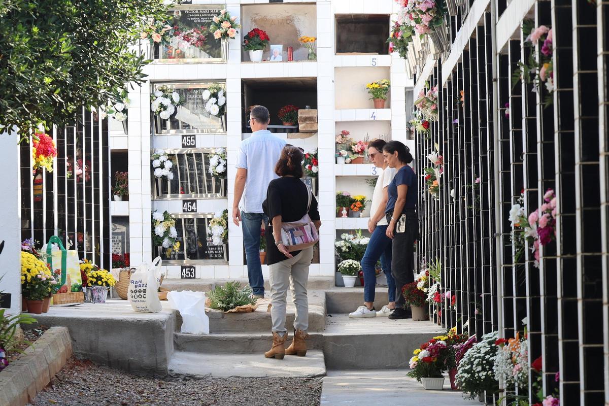 Todas las fotos del día de Tots Sants en los cementerios de Ibiza