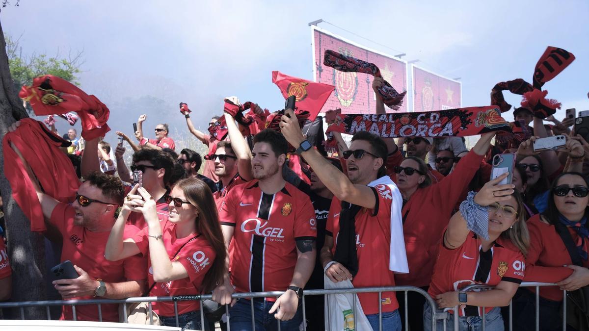 Imagen de archivo: Así han recibido los aficionados al Mallorca en Son Moix antes del partido clave contra el Villarreal.