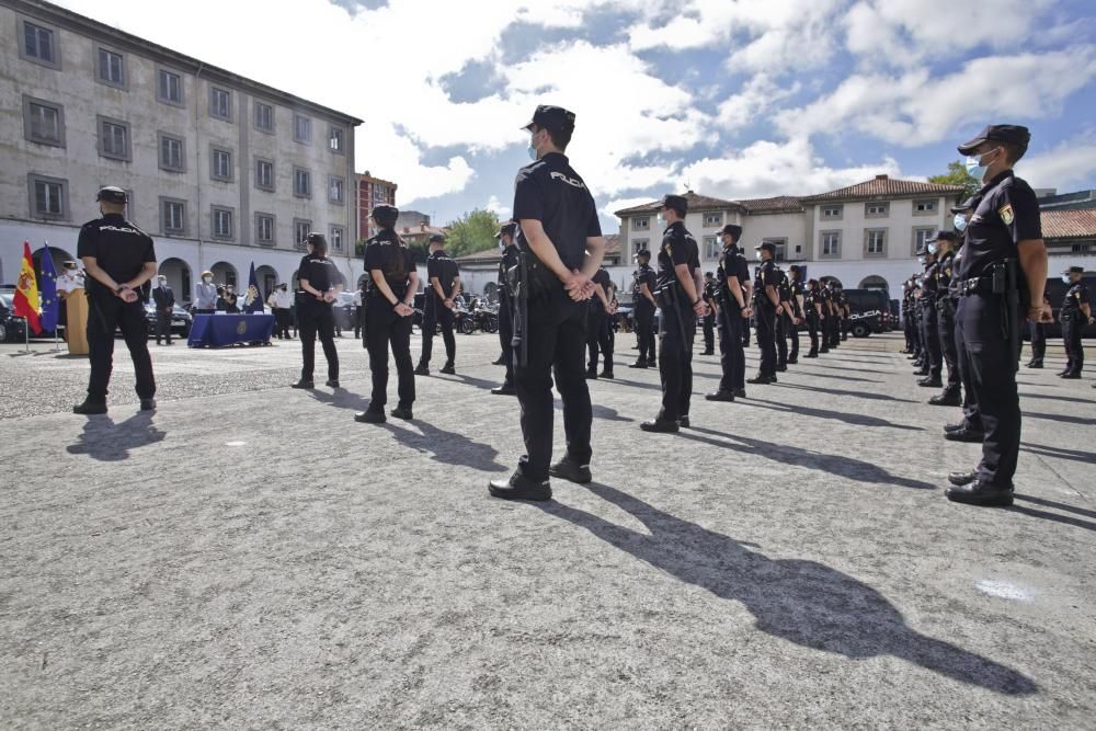 Presentación en Oviedo de los 50 agentes en prácticas de la Policía Nacional