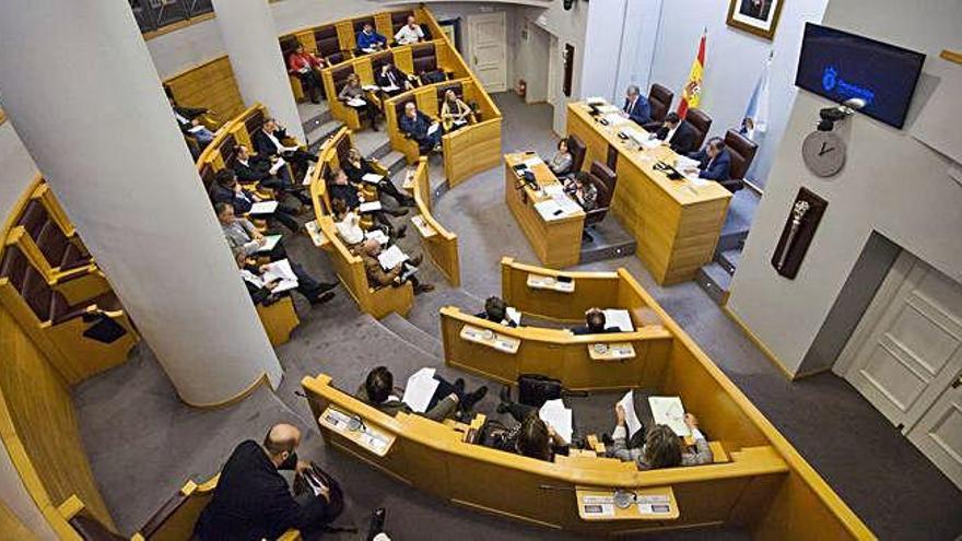 Una sesión plenaria de la Diputación coruñesa.
