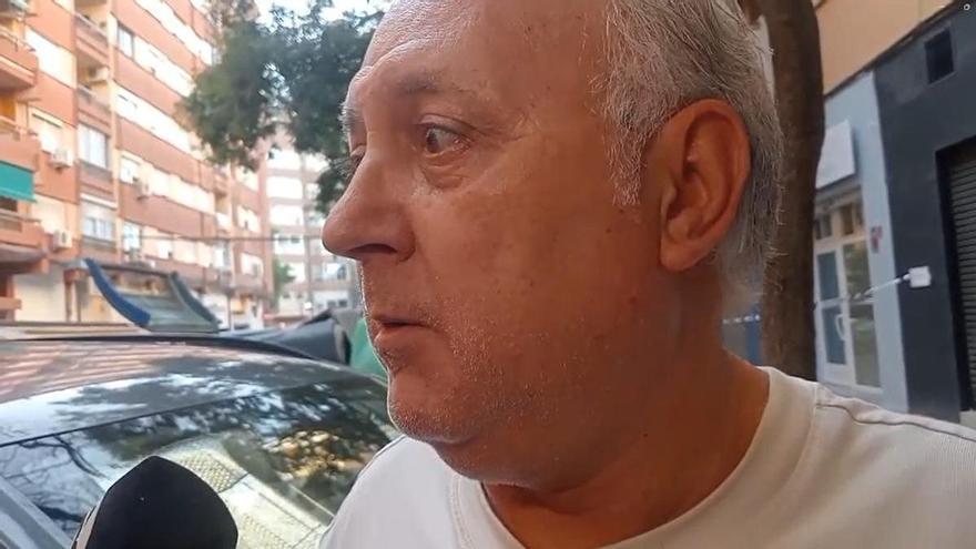 Julio, vecino del hombre asesinado por su hijastro en Valence: "Me ha sorprendido mucho. Era bastante amable. No me lo creo, estoy temblando"