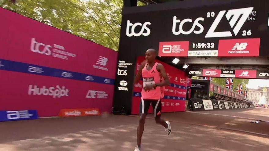La locura del keniano Sebastian Sawe en la maratón de Londres bajando de 2 horas