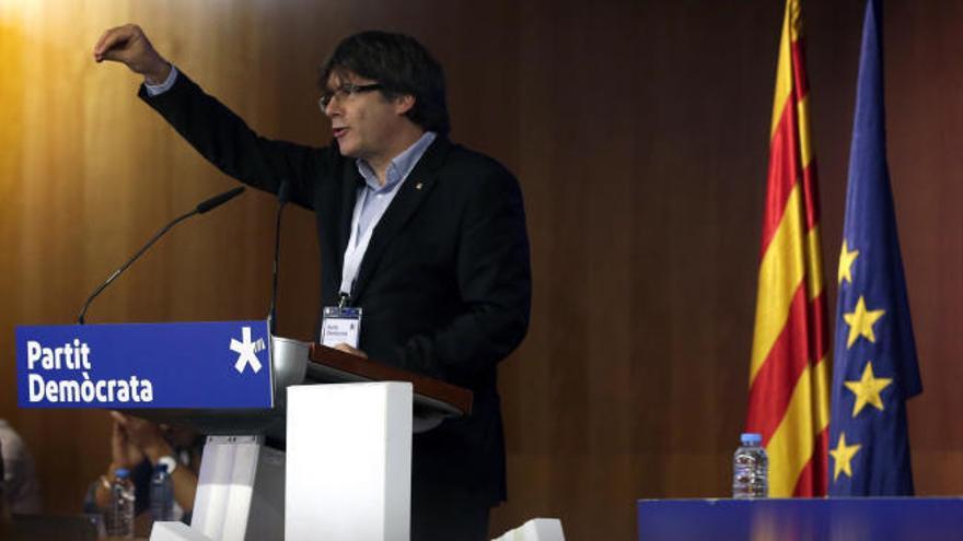 Puigdemont dice que la ley del referéndum &quot;sigue vigente&quot;