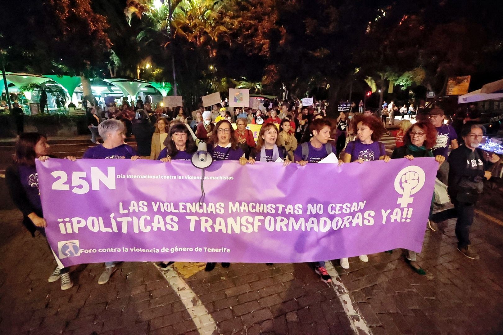 Manifestación por la eliminación de la violencia machista en Santa Cruz