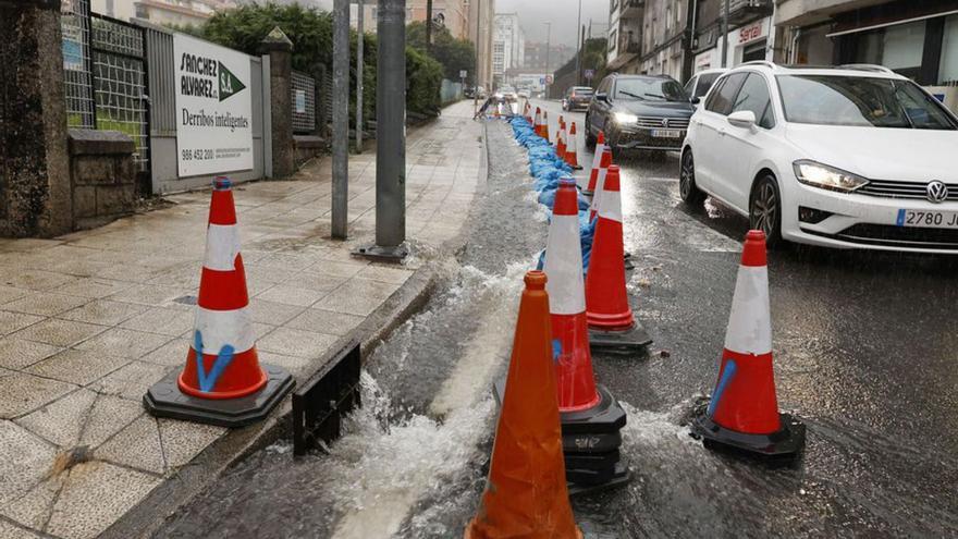 Obras de la red de agua en Poio.