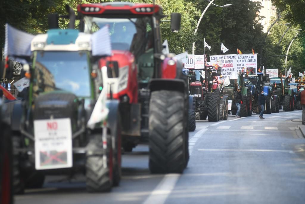 Estas son las imágenes que nos ha dejado la manifestación de agricultores en Murcia