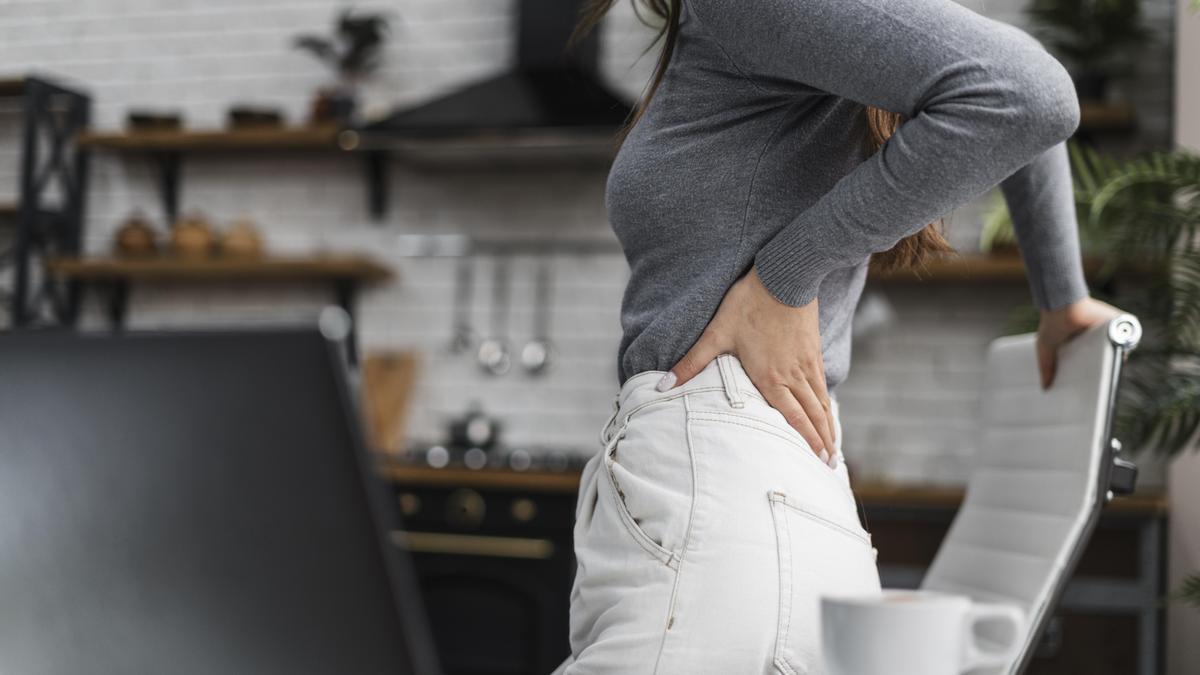 Los síntomas más frecuentes son el dolor lumbar o dorsolumbar.